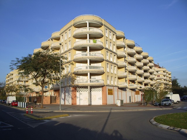 Inmueble Local en Chaflán - Avda. Juan Chabás- Avda. Joan Fuster